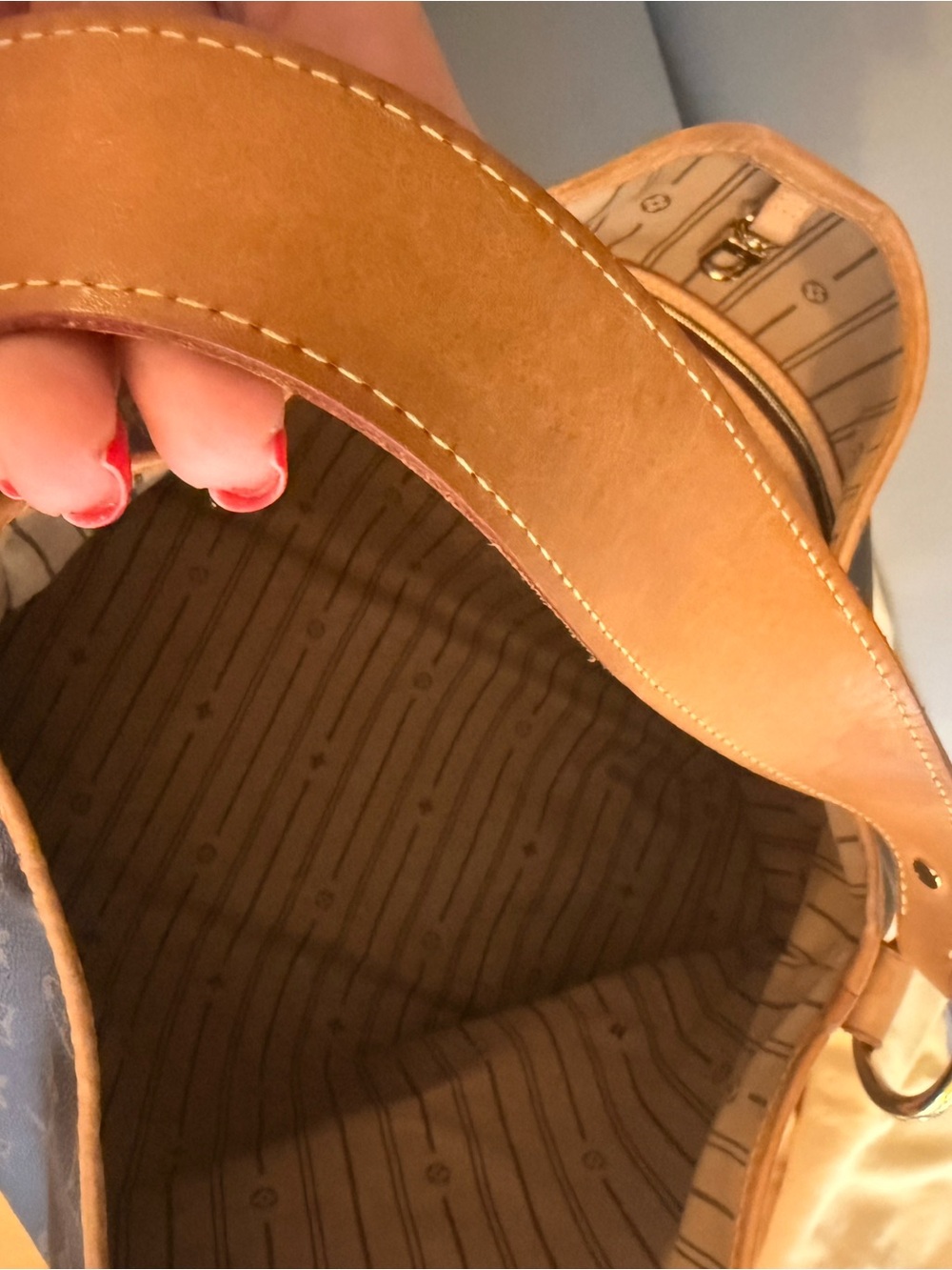 Louis Vuitton Monogram Canvas Shoulder Bag with Natural Vachetta Trim - Picture 4 of 9